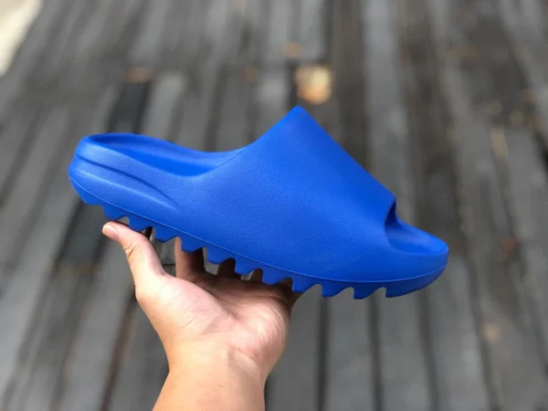 Zapatillas de coco azul cielo puro original adidas Yeezy Slide "Azure" GAP azul ID413