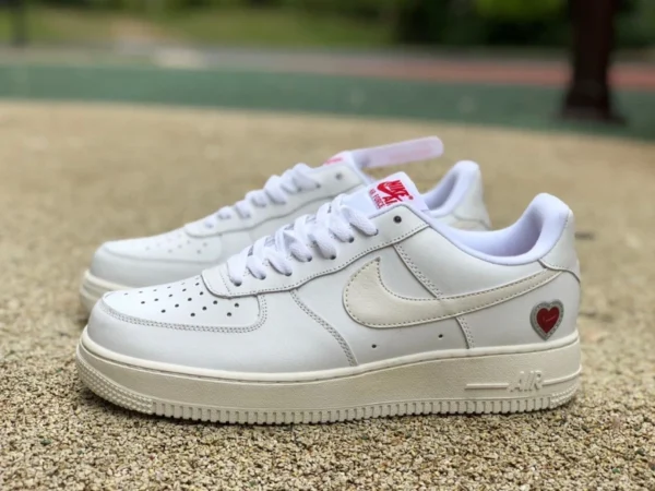 af1 blanco y rojo Día de San Valentín Nike Air Force 1 AF1 blanco y rojo Día de San Valentín amor zapatillas casuales DD7117-100