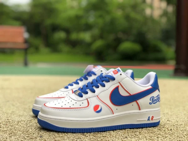 AF1 Pepsi low Zapatillas Nike Air Force 1'07 Low Pepsi de marca compartida Air Force 1 blancas, azules y rojas BS8856-113