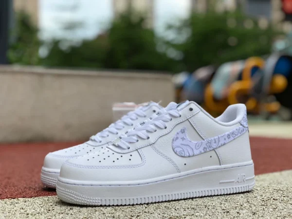 Zapatillas bajas AF1 con flor de anacardo en blanco roto Nike Air Force 1 Low Zapatillas bajas AF1 con flor de anacardo en blanco roto Air Force One DJ9942-100