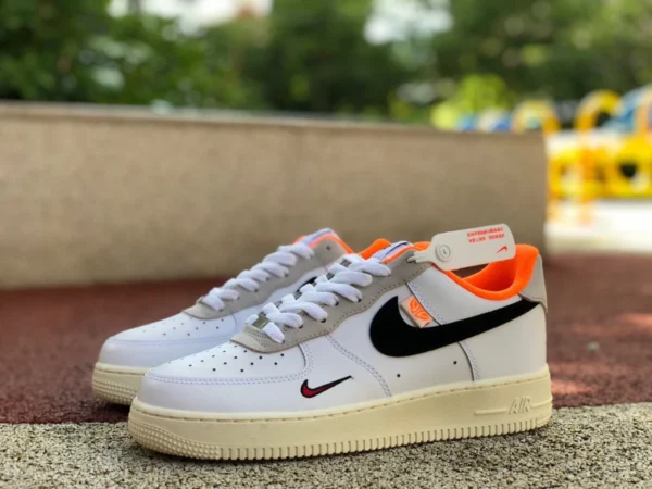 AF1 zapatillas bajas Nike Air Force 1 Low '07 blanquecinas y naranjas bajas Air Force One DX3357-100