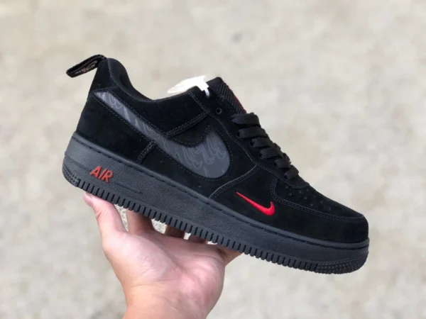 Zapatillas bajas AF1 negras y rojas Nike Air Force 1 '07 bajas informales DZ4514-001