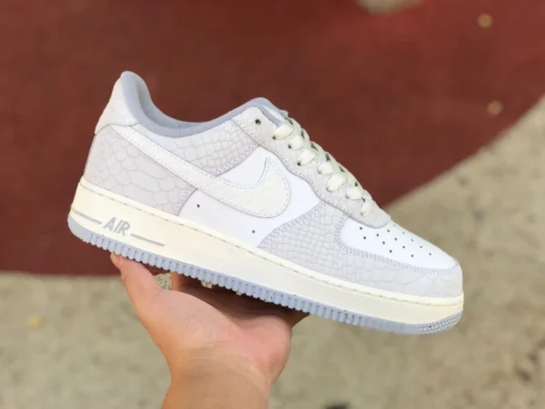 af1 pitón blanco bajo Nike Air Force 1 '07 W Air Force One White Python pitón blanco DX2678-100