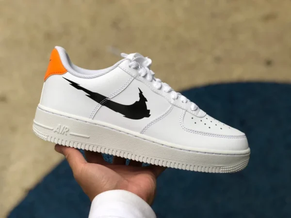 AF1 blanco negro naranja bajo Zapatillas Nike Air Force 1 Low “Glitch Swoosh” Air Force One Próximamente dv6483-100