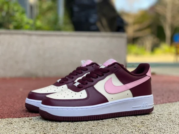 AF1 blanco rosa vino rojo bajo Nike Air Force 1 AF1 blanco rosa vino rojo Zapatillas bajas para el Día de San Valentín FD9925-161