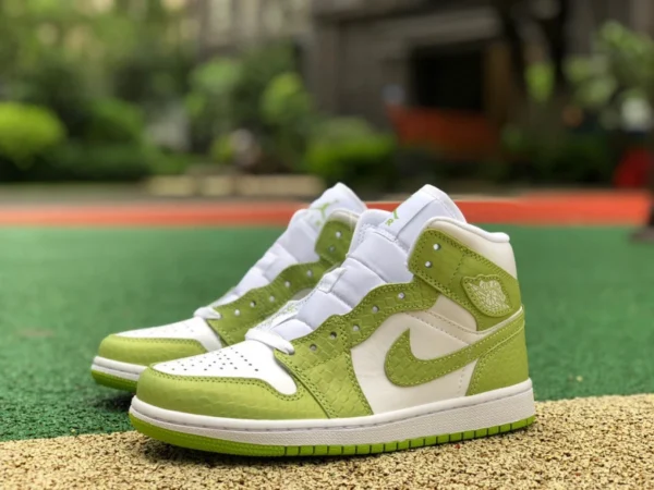 aj1mid zapatos de baloncesto originales puros con estampado de serpiente blanco y verde Air Jordan 1 Mid SE AJ1 con estampado de serpiente blanco y verde resistentes al desgaste DV2959-113