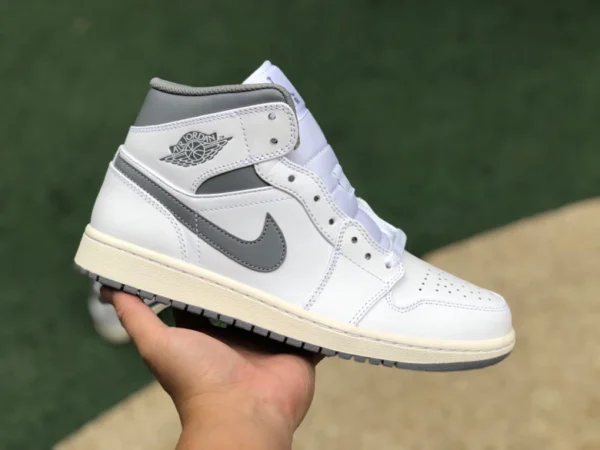 aj1mid blanco gris oxidado puro original Air Jordan 1 Mid Vintage Gris blanco gris oxidado entresuela 554724-135