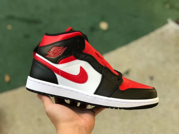 aj1mid zapatos de baloncesto de media caña con punta negra y roja originales Air Jordan 1 Mid Bred Toe con punta negra y roja 554724-079