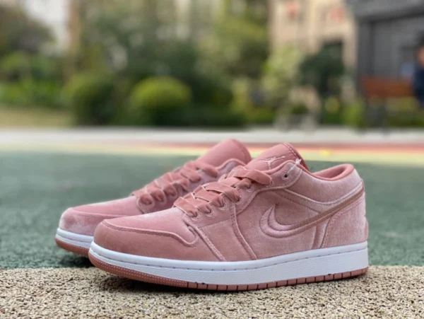 aj1 pink Velvet low zapatos de baloncesto retro de corte bajo y amortiguadores Air Jordan 1 low "pink Velvet" originales puros para mujer rosa DQ8396-600