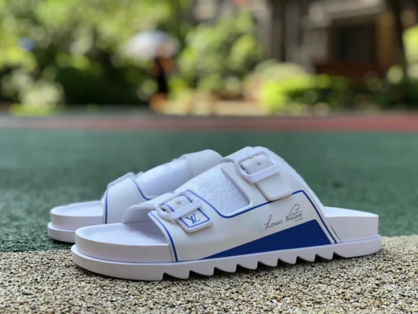 Zapatillas LV blancas y azules LV Louis Vuitton 2022 Sandalias nuevas de verano para uso exterior Zapatillas casuales al aire libre para hombres de moda