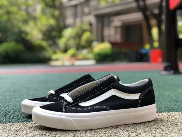 VANS zapatillas clásicas de ante negro VANS VAULT OG OLD SKOOL en blanco y negro VN0A36C8N8K