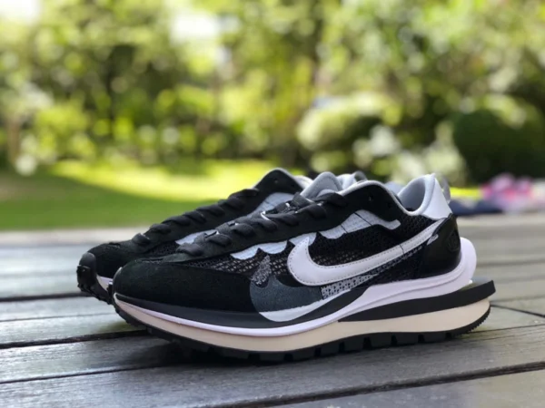 Sacai3.0 blanco y negro puro original Nike Vaporwaffle x Sacai zapatos para correr conjuntos en blanco y negro CV1363-001