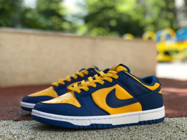 Dunk University Gold Dunk Low “Warriors” Azul Real + University Gold DD1391-402