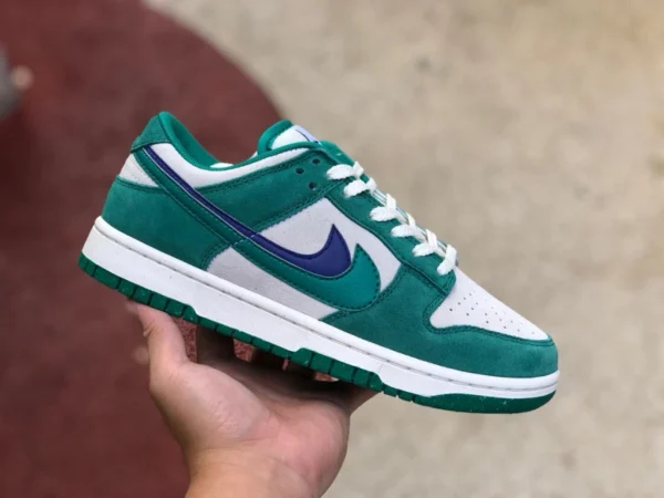 Dunk SE zapatillas casuales deconstruidas de caña baja con doble gancho en blanco y verde Nike Dunk Low SE DO9457-101