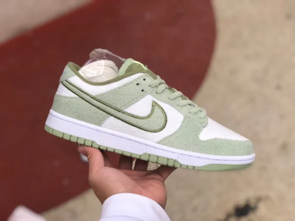 Zapatillas casual Nike Dunk Low "Fleece" de gamuza blanca y verde DQ7579-300