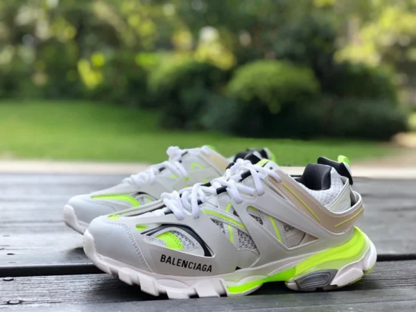 Balenciaga 3.0 blanco verde fluorescente Balenciaga Triple S zapatos papá Balenciaga