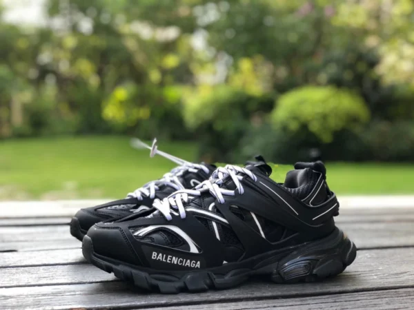 Balenciaga 3.0 zapatos papá Balenciaga Triple S en blanco y negro Balenciaga