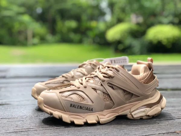 Balenciaga 3.0 caqui Balenciaga Triple S zapatos papá Balenciaga