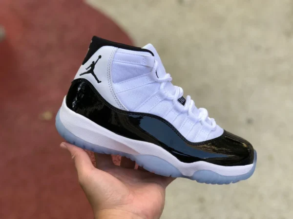 Imágenes reales del modelo de mujer aj11 Kangkou Air Jordan 11 AJ11 Kangkou pareja en blanco y negro 378038-378037-100