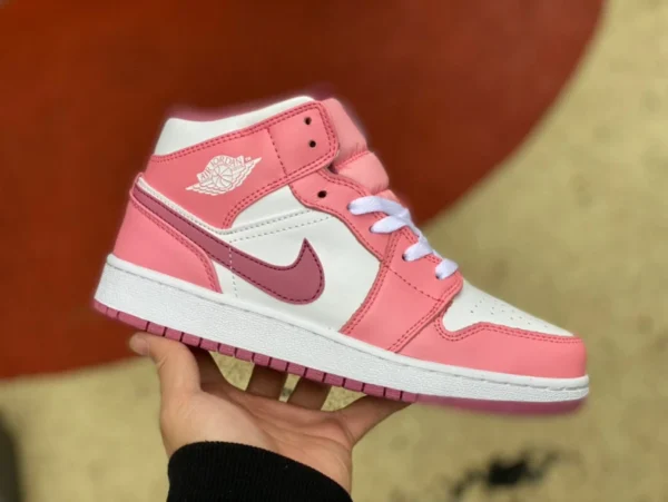 aj1mid Zapatillas de baloncesto informales de caña media rosa y blanca Air Jordan 1 Mid GS AJ1 para mujer DQ8423-616