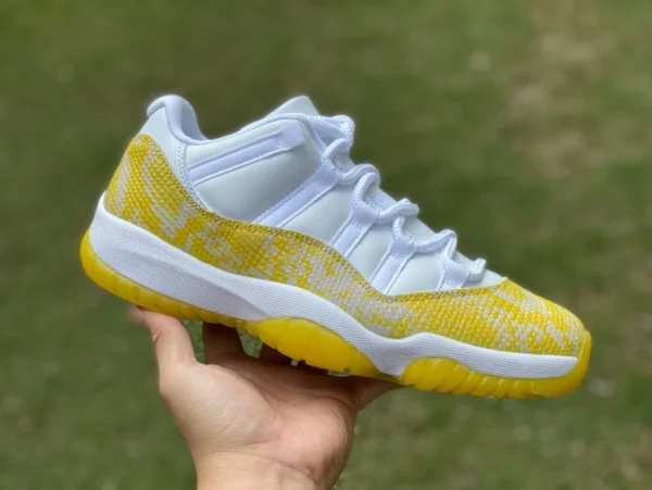 aj11 patrón de serpiente blanco y amarillo placa de carbono real Air Jordan 1 Low WMNS Yellow Snakeskin patrón de serpiente blanco y amarillo AH7860-107