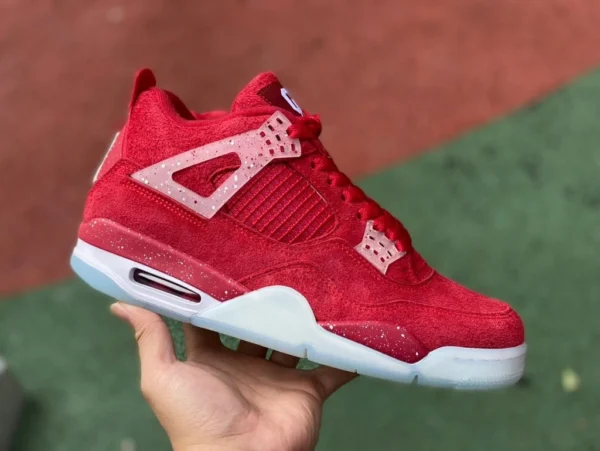 aj4 Universidad de Oklahoma Air Jordan 4 Universidad de Oklahoma PE El logo de la escuela de "OU" está bordado en la lengüeta del zapato para resaltar la identidad, y finalmente está terminado con cristal azul hielo.