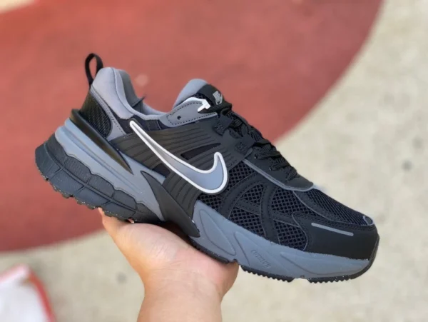 nike v2k negro gris Nike Runtekk v2RUNF D0736-102