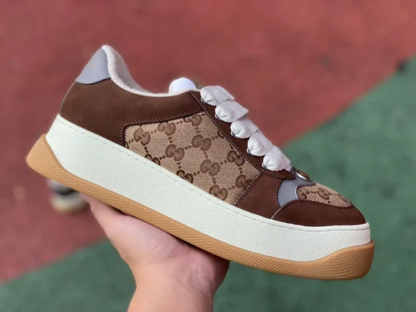 zapatillas de deporte de moda con cordones y suela gruesa de lona GG con suela gruesa y cordones originales GUCCI Gucci Screener chubby de cuero marrón gordito