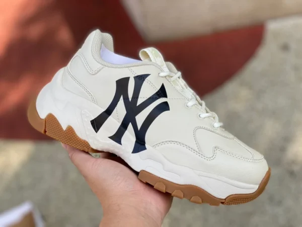 MLB caucho crudo blanco MLB Yankees zapatos para personas mayores zapatillas de deporte para hombres y mujeres pareja retro zapatos de suela gruesa que realzan 3ASXCA12N-C0001