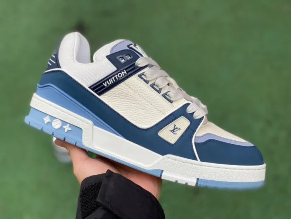 LV versión subversiva mate en blanco y azul de LoUIS VUTTON Trainer piel de becerro punta redonda con cordones placa de corte bajo azul y blanco