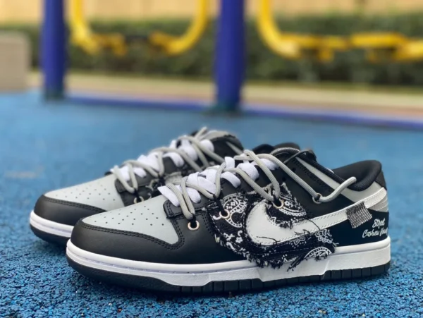 Tiras de dunk desenganchadas negro y gris Nike Dunk Low flor de anacardo cosido denim deconstruido graffiti versátil zapatillas bajas de moda hombre gris negro y blanco DV0831-002