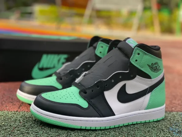 aj1 zapatillas altas verdes en blanco y negro Air Jordan 1 Retro High OG "Green Glow" 2024 DZ5485-130