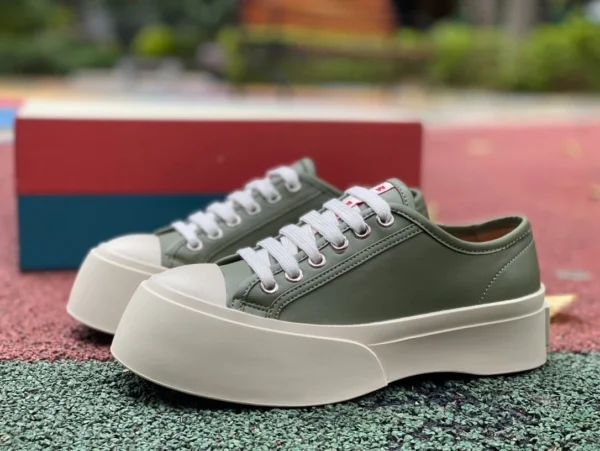 MARNI verde y blanco