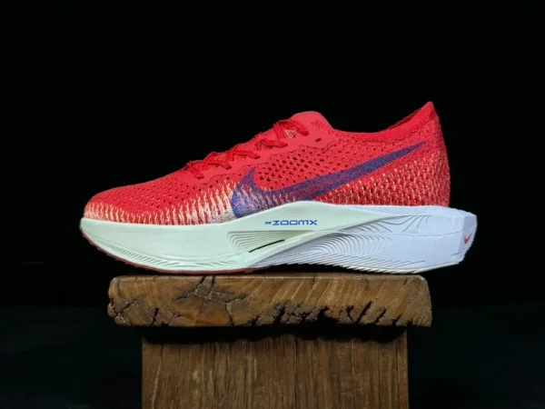 , originales, blancas y rojas rotas, nike Zoomx Vaporfly Next%3 DV4129-700