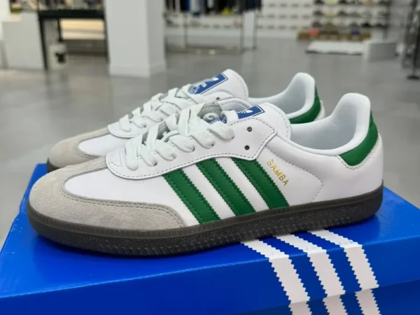 Zapatillas de entrenamiento Adidas Originals Samba Vegan Samba IG1024 en blanco, gris y verde