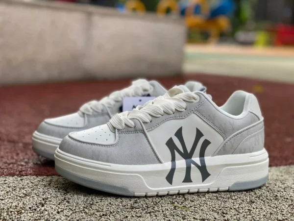 MLB blanco y gris MLB 24SS New York Yankees presbicia retro zapatillas bajas cómodas de suela gruesa de moda para hombre y mujer en color gris