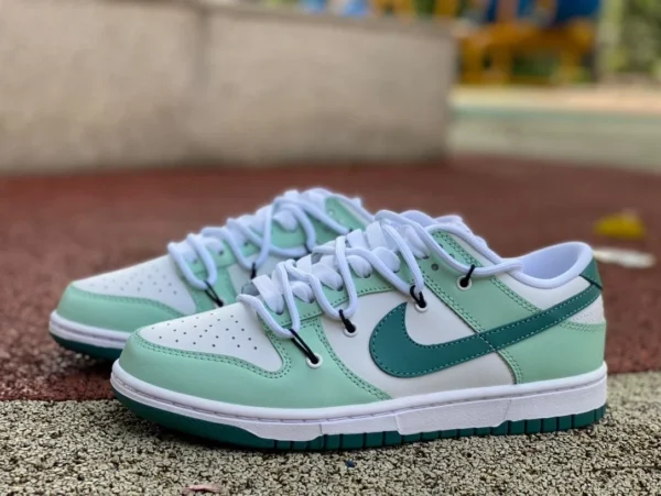 Zapatillas casual de caña baja Nike Dunk Low en blanco y verde con correa Dunk FD9911-101